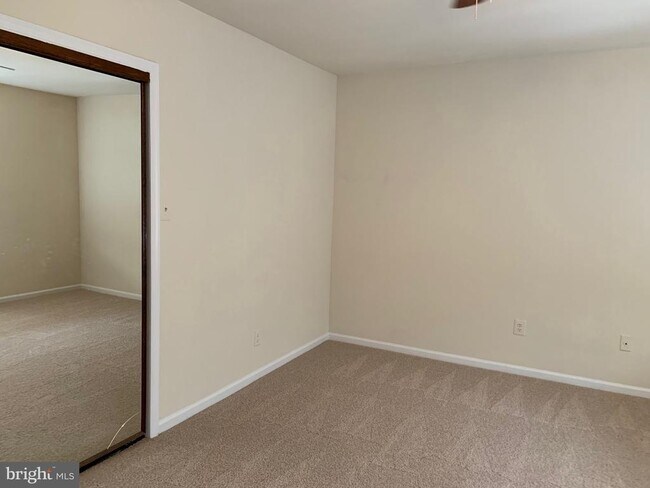 Building Photo - 8200 Aspen Glen Ct