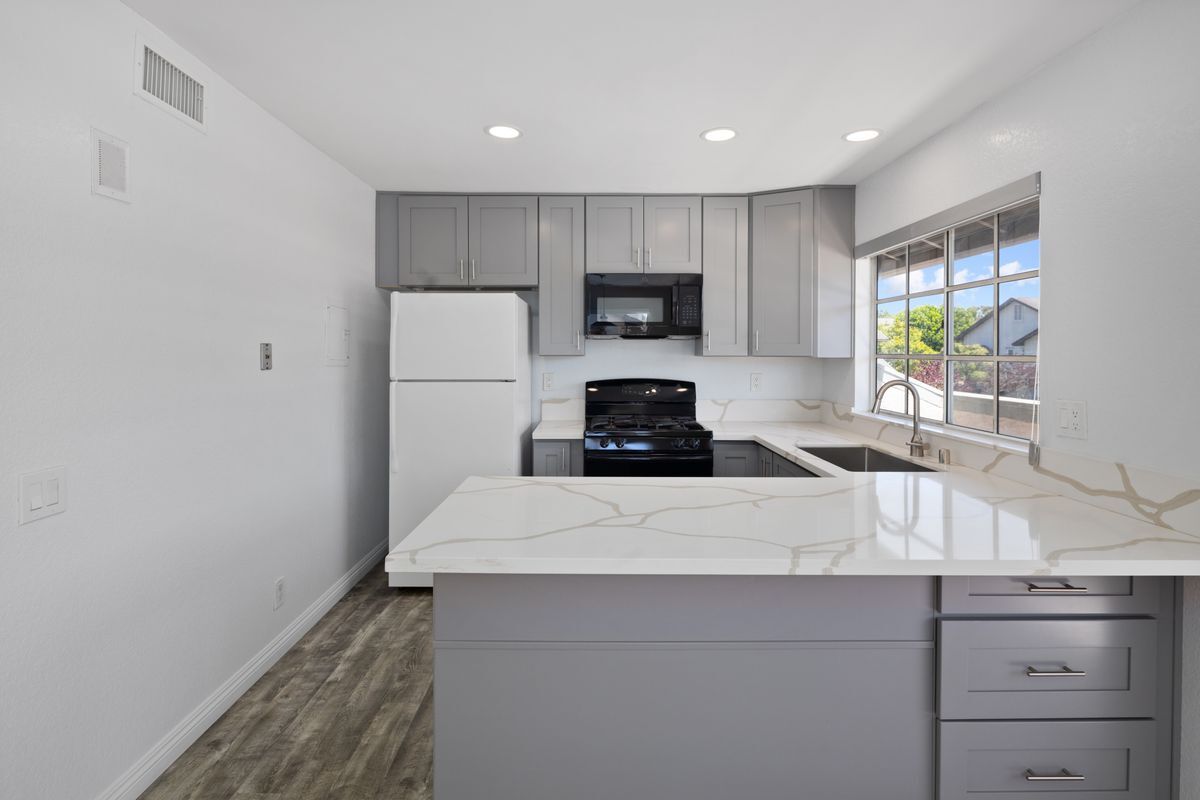 Building Photo - 19 Exeter