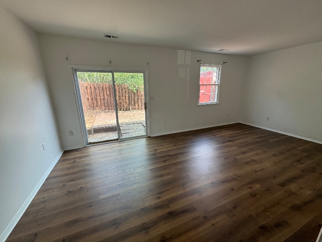 Building Photo - 4625 Roxbury Ln