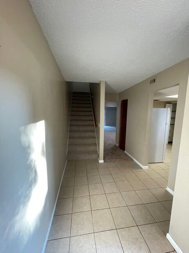 Building Photo - Townhome in Ormond Beach