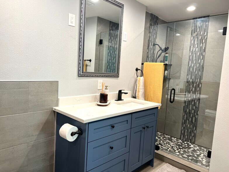 Building Photo - 1049 Meckel Dr