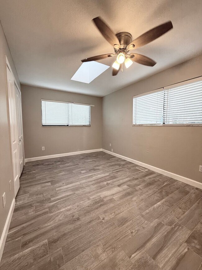 Building Photo - 621 Landings Pl