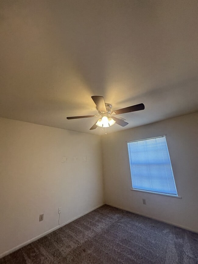 Building Photo - 13906 Buckingham Dr