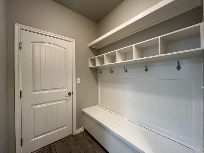 Building Photo - WALKING DISTANCE FROM OSO BAY WETLAND PRES...