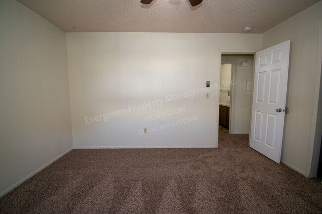 Building Photo - 3950 Manhattan Ave