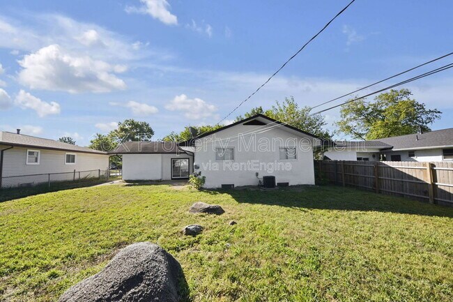 Building Photo - 1815 Woodcrest Rd