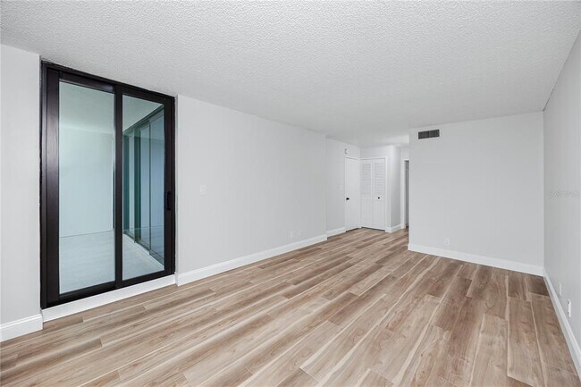 Building Photo - 7100 Sunset Way