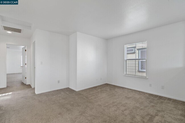 Building Photo - 3200 Puffin Cir