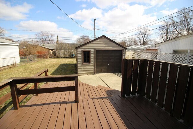 Building Photo - Taylor Home for Rent
