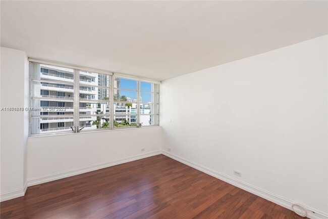 Building Photo - 1408 Brickell Bay Dr