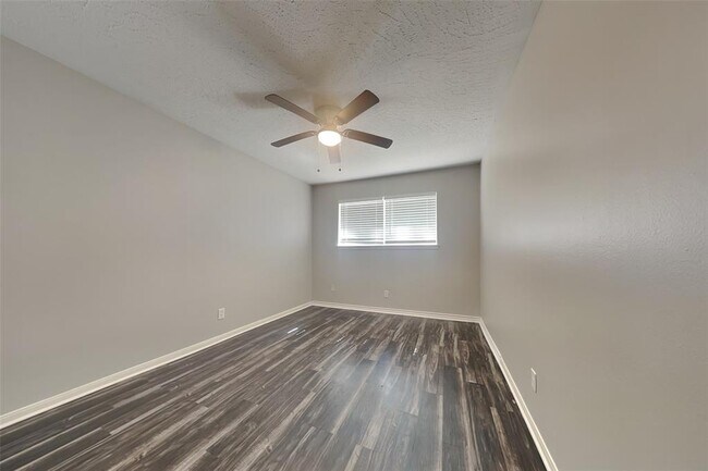 Building Photo - 3214 Evergreen Glade Dr