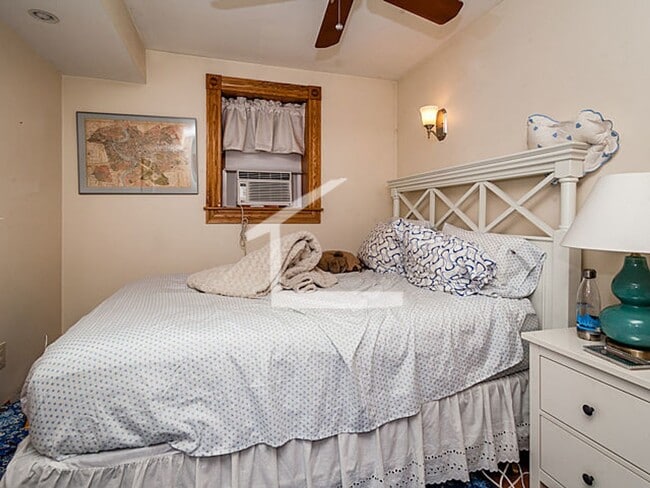 Building Photo - Very rare 4 bed 2 bath in beacon hill......