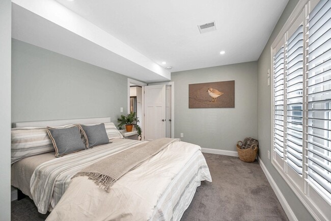 Building Photo - 352 Portsmouth Ave