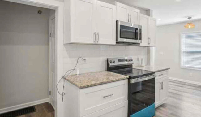 Building Photo - 1694 Kenmore St SW