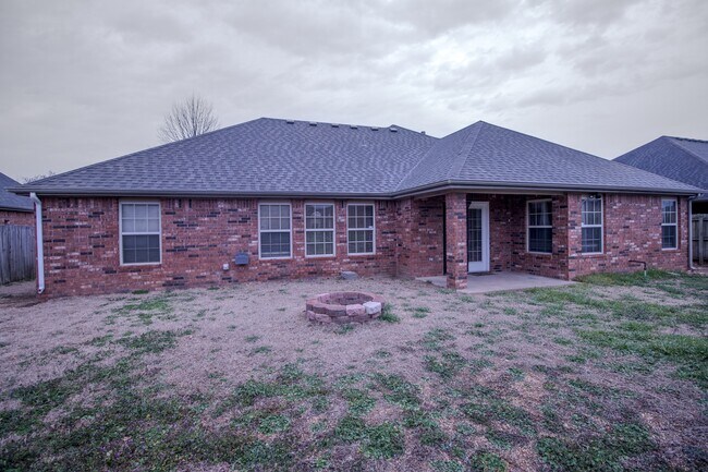 Building Photo - 202 Dawn Dr