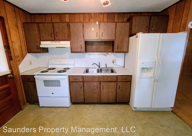 Building Photo - 2 br, 1 bath House - 914 Pine Circle Drive