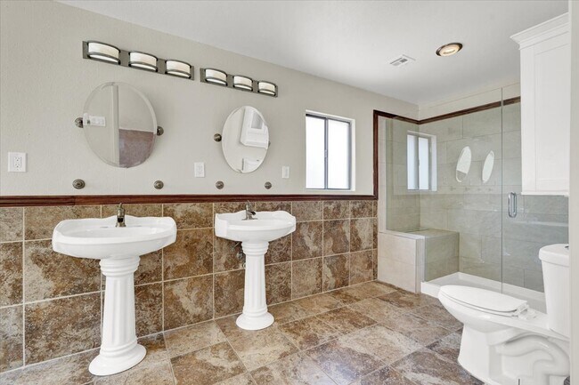 Building Photo - 8921 Beach Front Dr