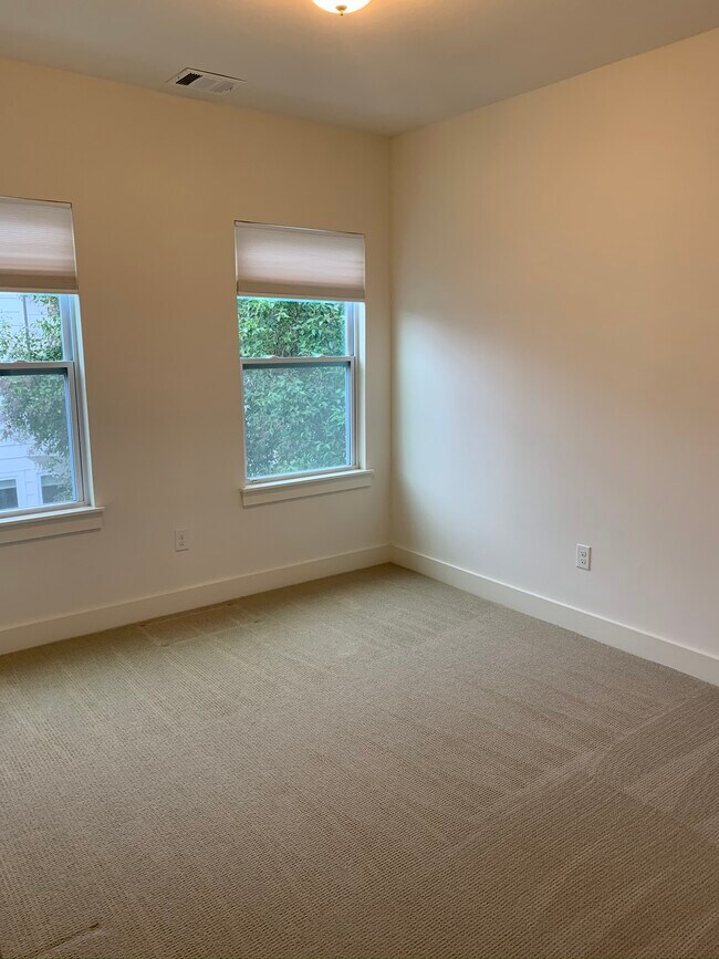 Secondary bedroom on 2nd floor - 1003 Linden St
