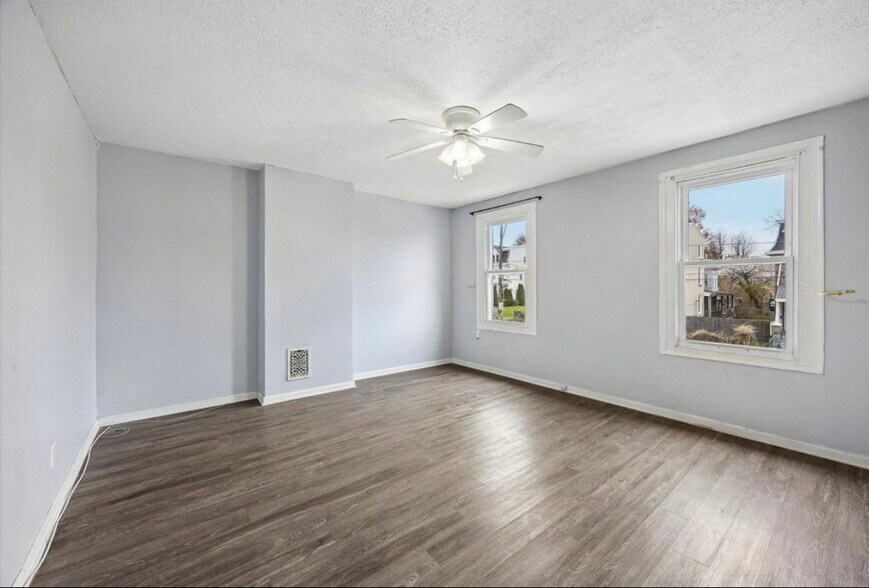 Building Photo - 402 Lyceum Ave