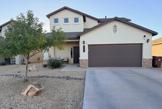 Building Photo - 1418 Santa Thomas St