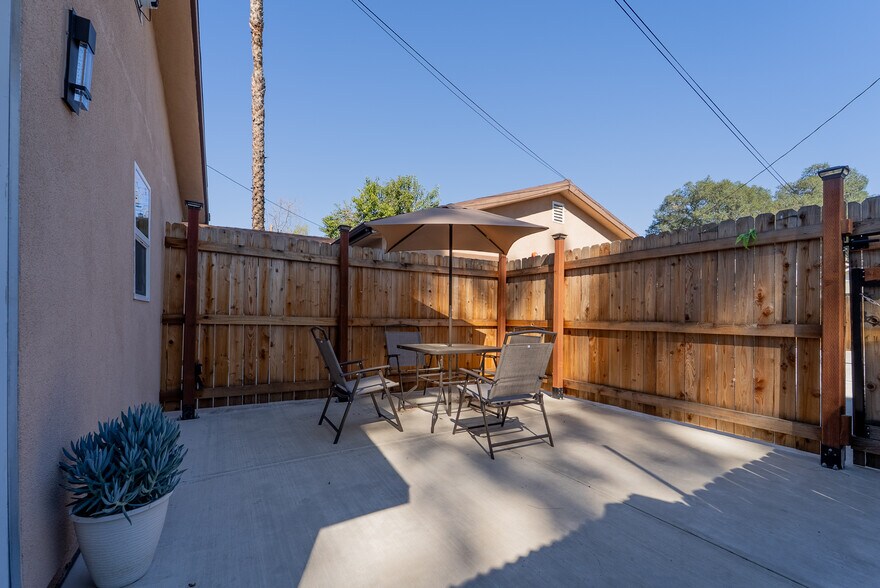 Building Photo - 7443 Jordan Ave