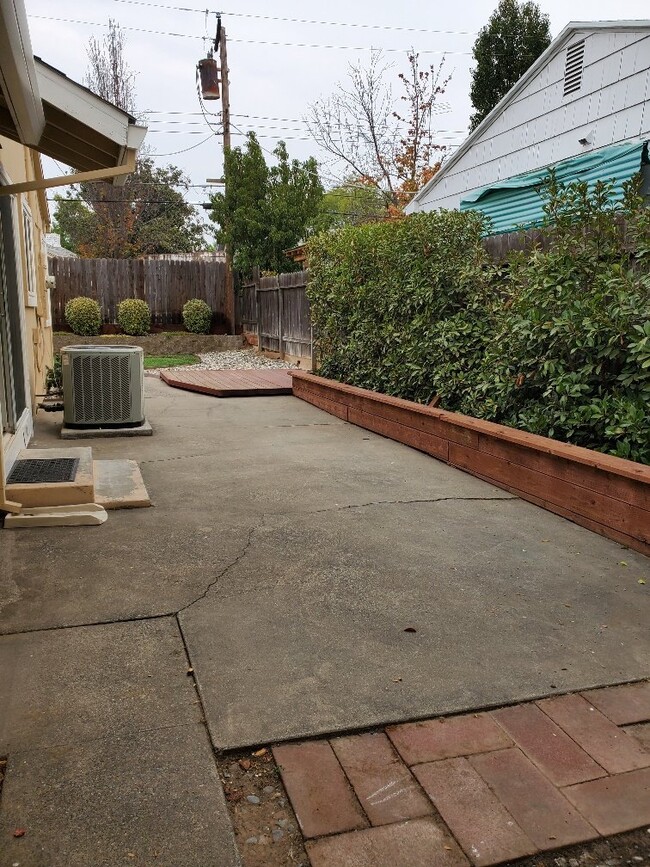 Building Photo - Beautiful 3 bd 2 bath house in Carmichael