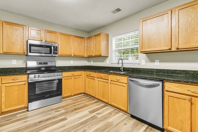 Building Photo - Recently Updated 4 bedroom 2.5 bathroom two story home available in Ladson!