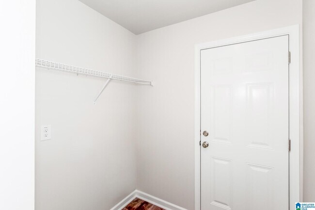 Building Photo - 304 Hidden Ct