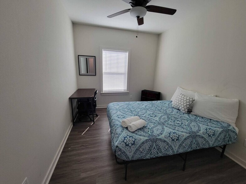 Building Photo - 410 N C St