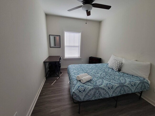 Building Photo - 410 N C St