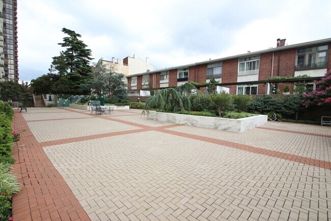 Building Photo - Luxury 1 Bedroom with Balcony, Pool & City Views – Hopkinson House