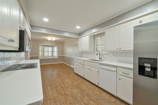 Building Photo - 8720 Raven Ave