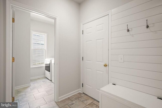 Building Photo - 6050 Smooth Stone Pl