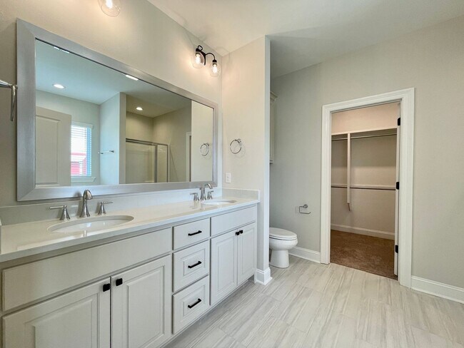 Building Photo - Beautiful home  in Americana!
