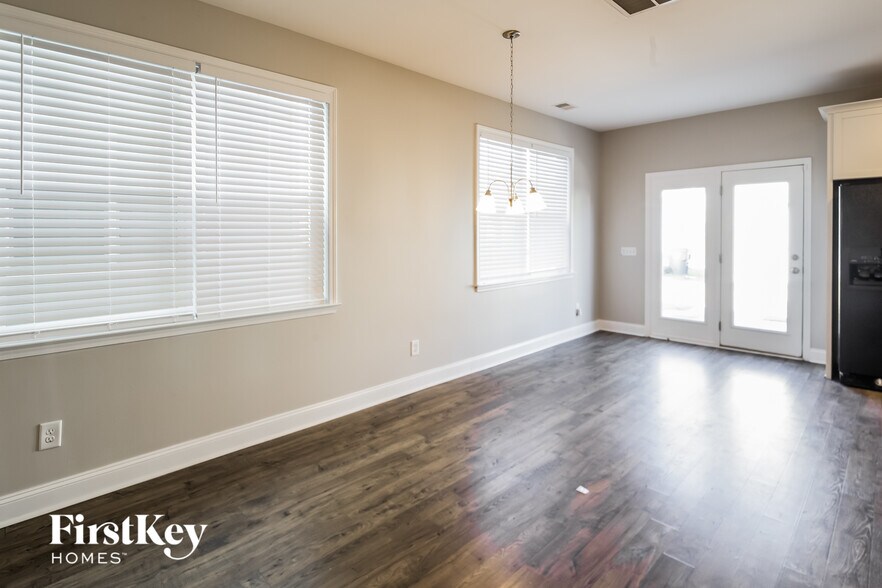 Building Photo - 153 Yorkshire Dr