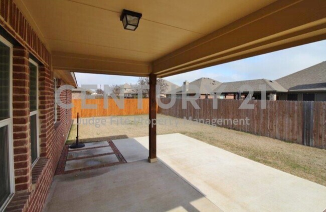 Building Photo - Wonderful 4/2/2 In Waxahachie For Rent!