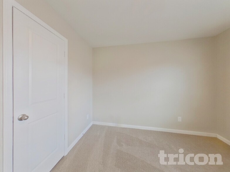 Building Photo - 1392 Deutz Dr