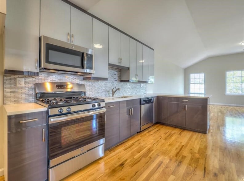 Building Photo - 431 Bramhall Ave