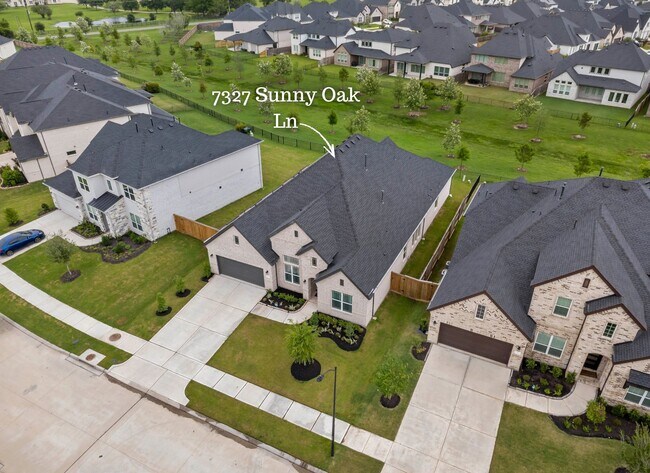 Building Photo - 7327 Sunny Oak Ln