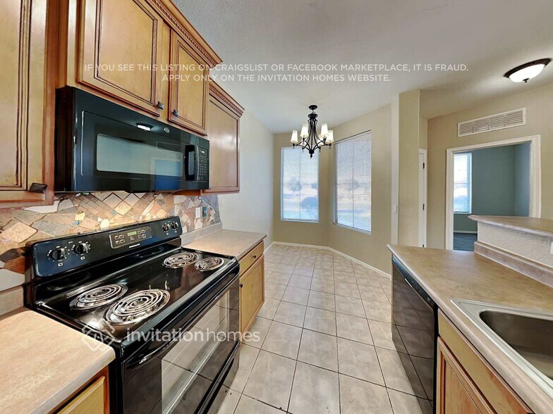 Building Photo - 1415 E Pecan Rd