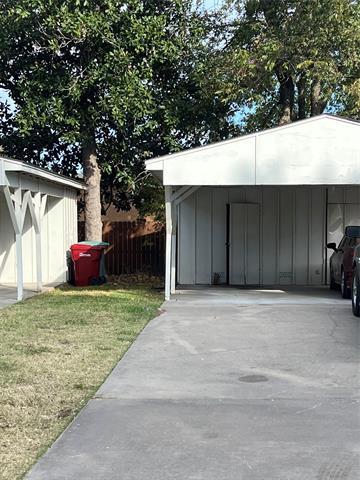 Building Photo - 2209 N Woods St