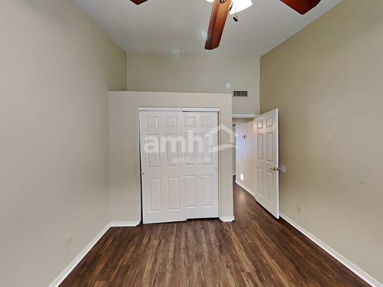 Building Photo - 4038 E Encinas Ave