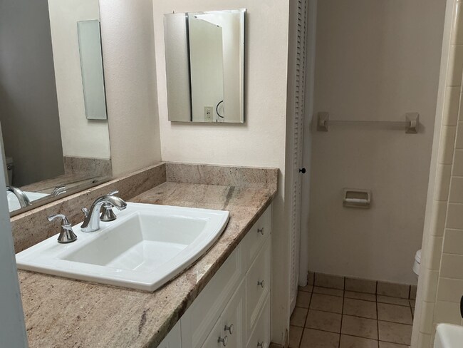 Building Photo - Lakeview Condo Coming Soon | Directly Across from Lake Hollingsworth