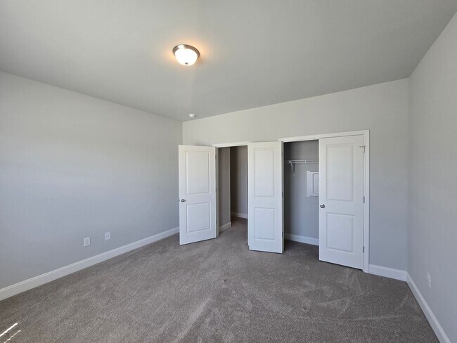 Building Photo - Perfect Mebane Location!