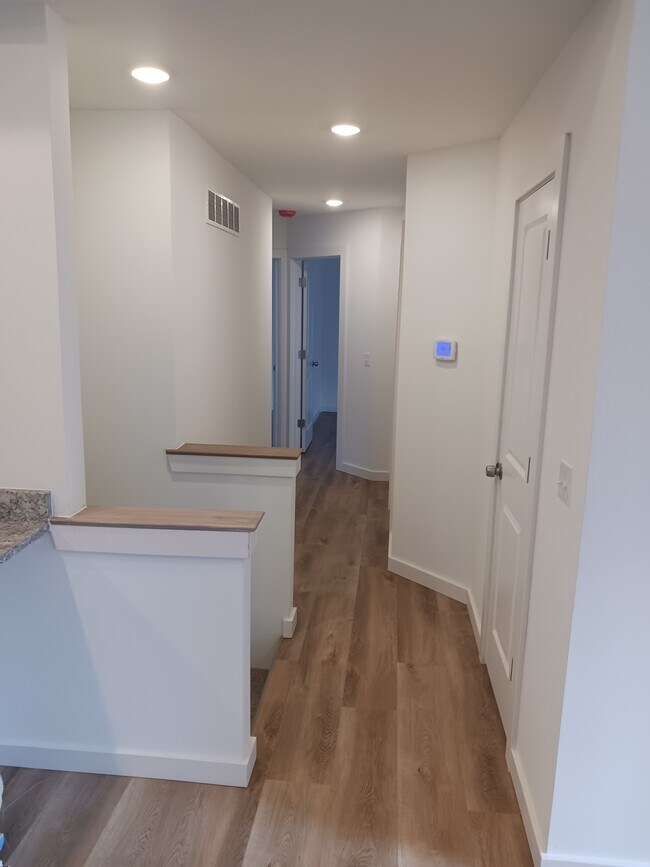 Building Photo - 6112 Andersonville Rd