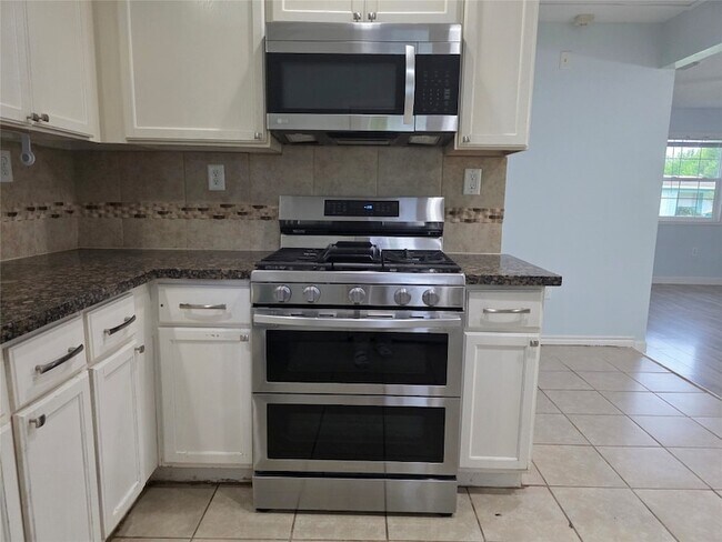 Building Photo - 209 Franlee St