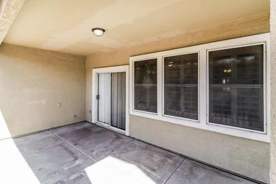 Building Photo - 2042 S 87th St