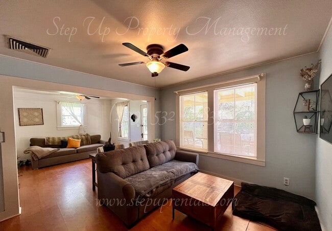 Building Photo - Charming 2 Bedroom 2 Full Bathroom Home Near Downtown Sonora!