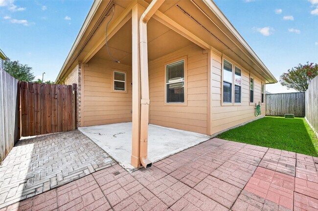 Building Photo - 4606 E Meadow Dr