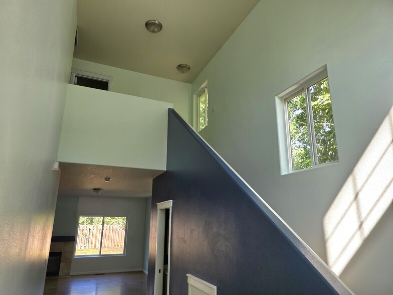 Building Photo - 624 Jasmine Cir